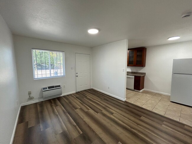 Building Photo - 600 Las Palmas Ave