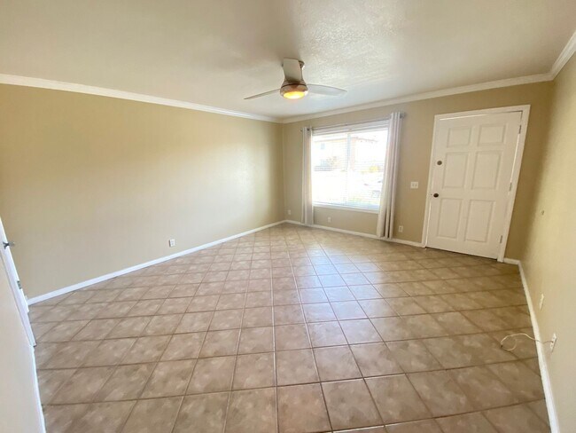 Foto del edificio - Two Bedroom Huntington Beach Townhouse w/ ...