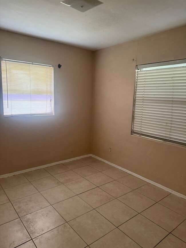 Building Photo - 4837 Shoshone St