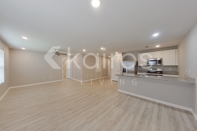 Building Photo - 121 Metalmark Dr