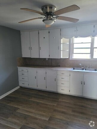 Building Photo - 329 S Hocker Ave