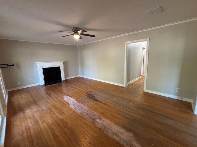 Building Photo - Charming Broadmoor Home