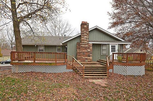 Foto del edificio - COMING SOON!! Large home in the Newmark and Staley Area