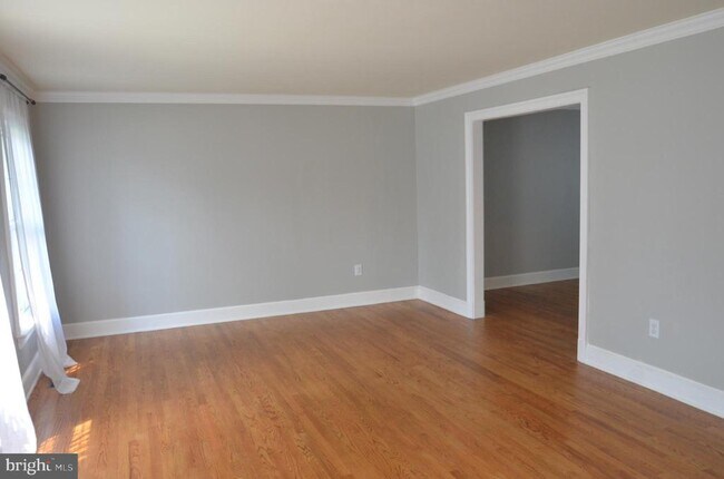 Building Photo - 7585 Seabrook Ln
