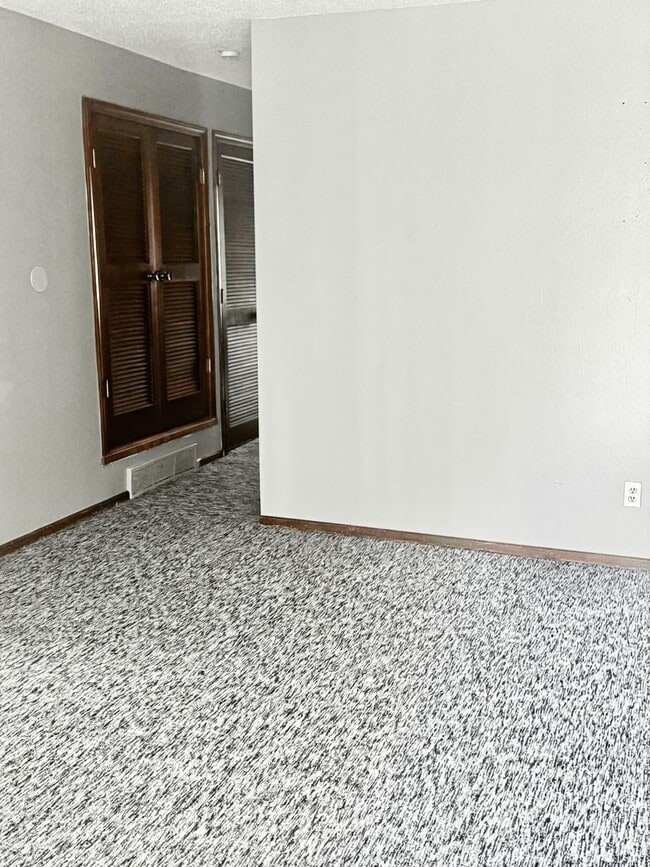 Foto del edificio - 8630 Lane Ave