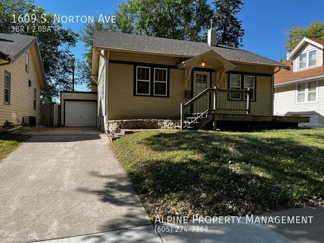 Building Photo - 3 Bed/2 Bath Single Family Home For Rent!!