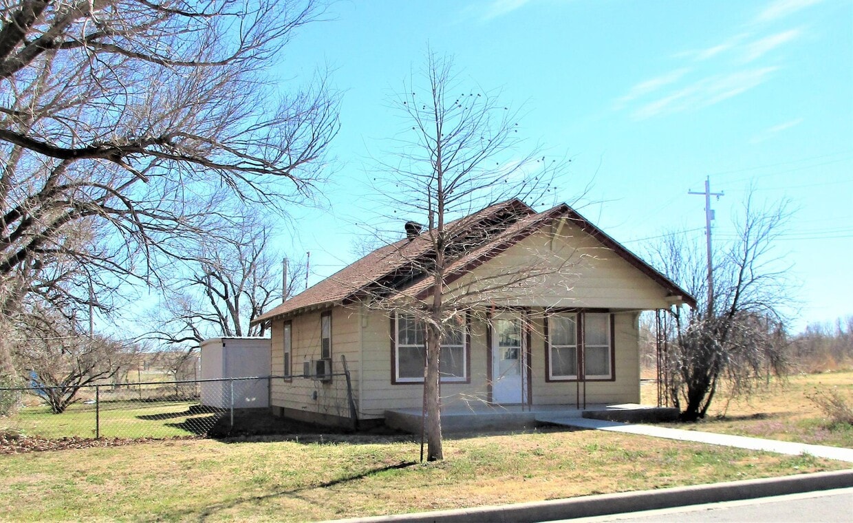 Primary Photo - Cute 2 Bedroom, 1 Bath House