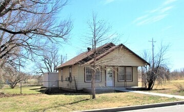 Building Photo - 620 W Rainey Ave