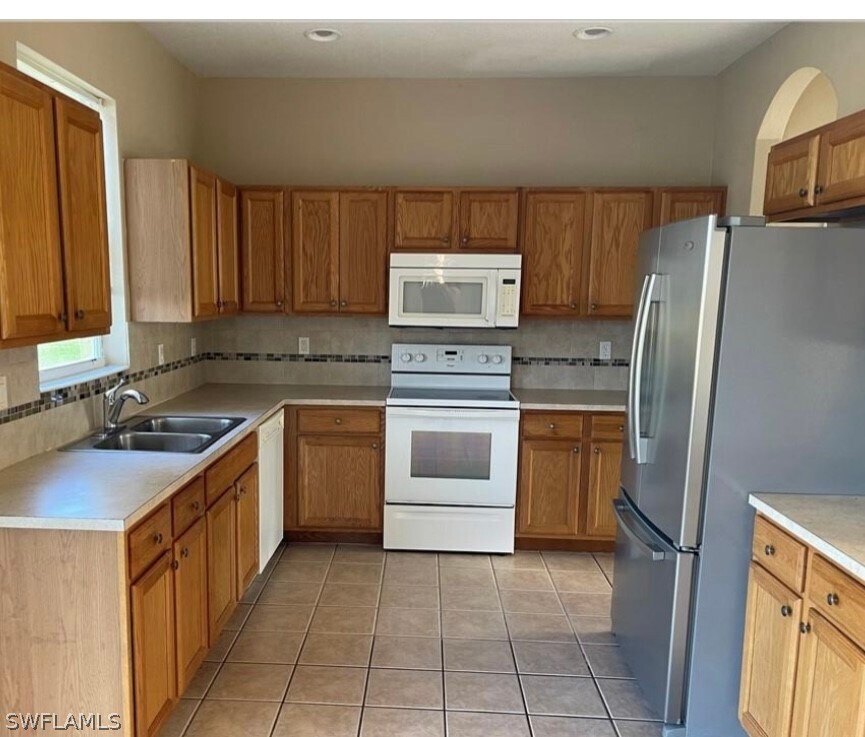 Building Photo - 117 Shadow Lakes Dr