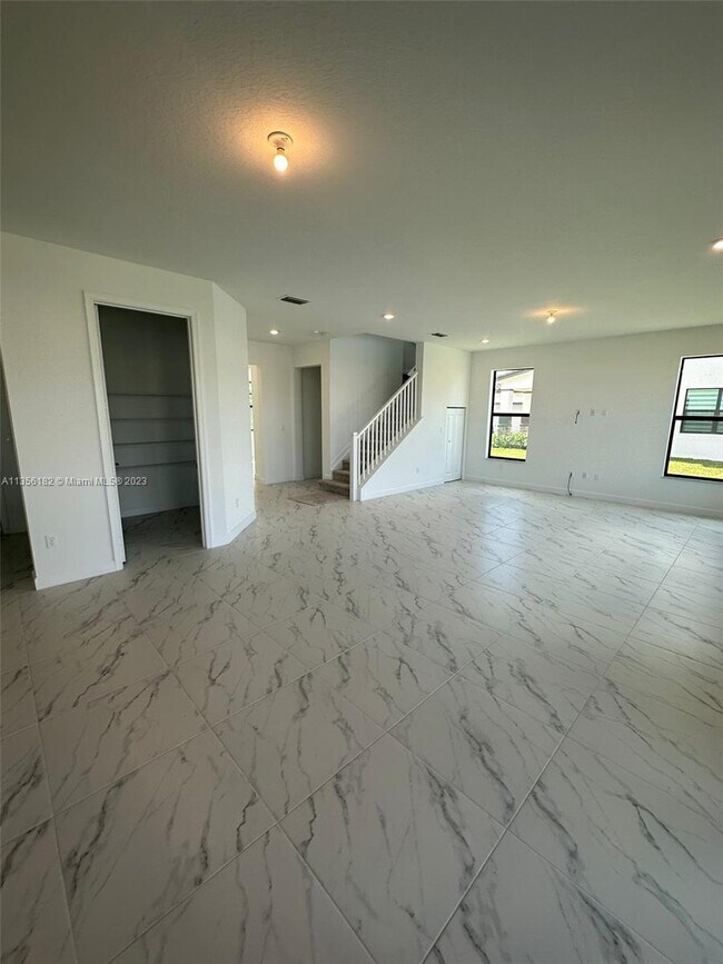 Building Photo - 1323 Whitcombe Dr