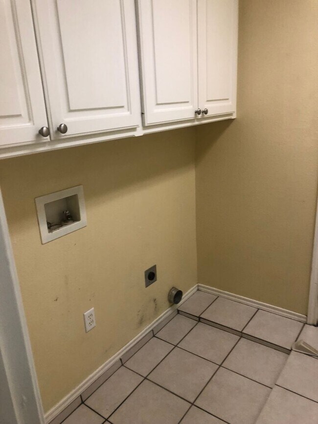 Foto del edificio - Charming Home! 3/2/2 Available August 1st!