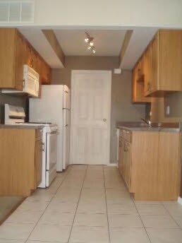 Building Photo - 327 Carthage Ct