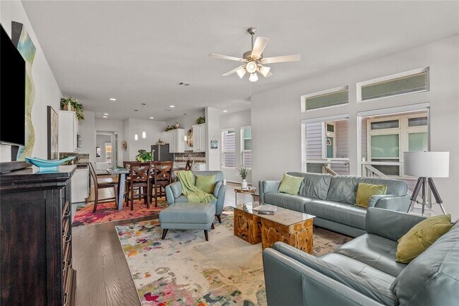 Building Photo - 715 N Bayshore Dr