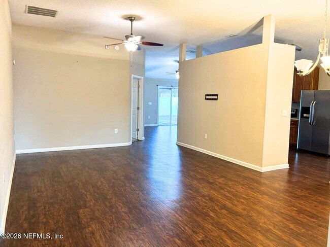 Foto del edificio - 1960 McGirts Point Blvd