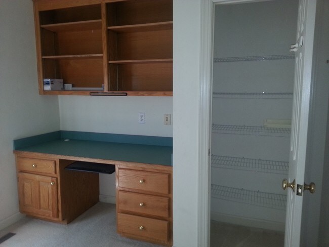 Foto del edificio - 636 Hidden Falls Ln