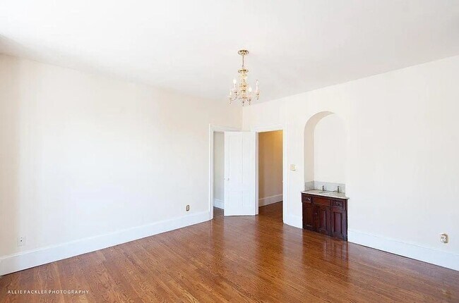 Foto del edificio - 525 E 4th St