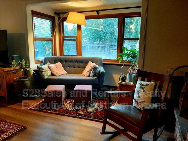 Foto del edificio - 1218 N McMillan Rd