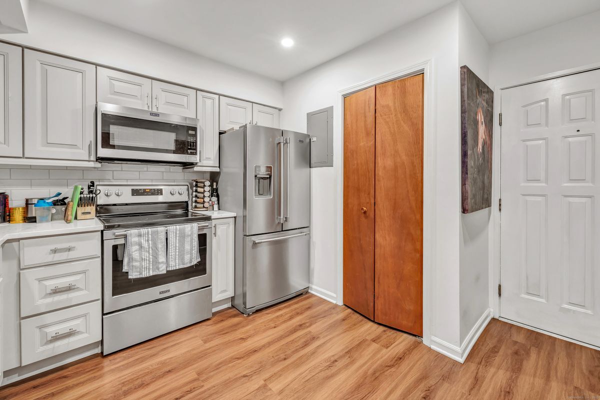 Primary Photo - 25 Grand St