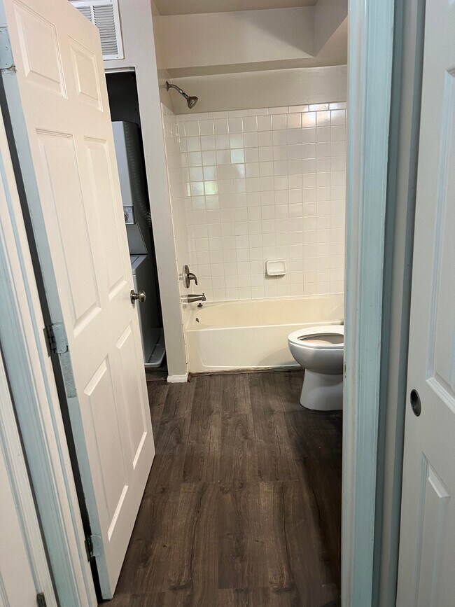 Foto del edificio - 13900 Farnsworth Ln