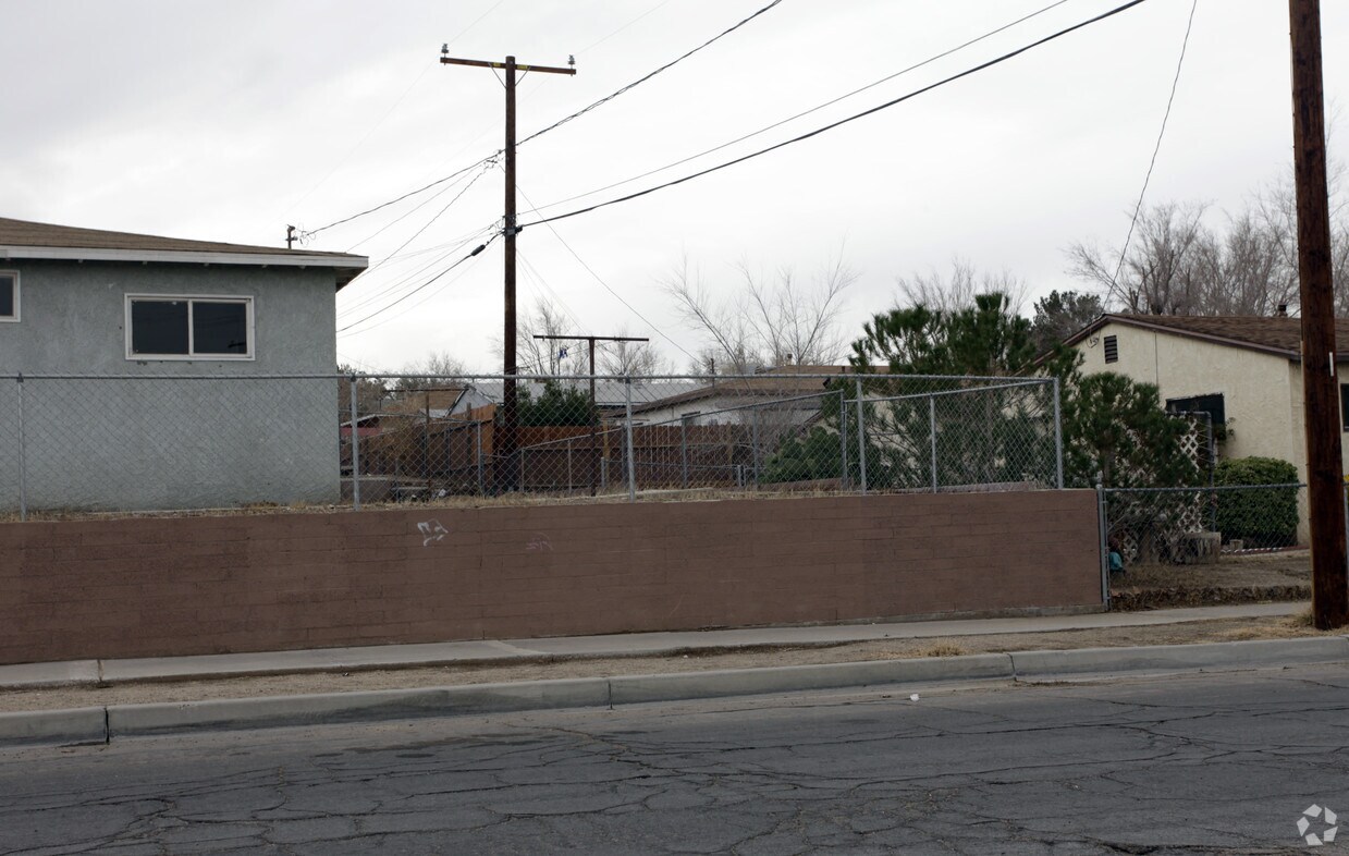 Building Photo - 309-311 Melissa Ave