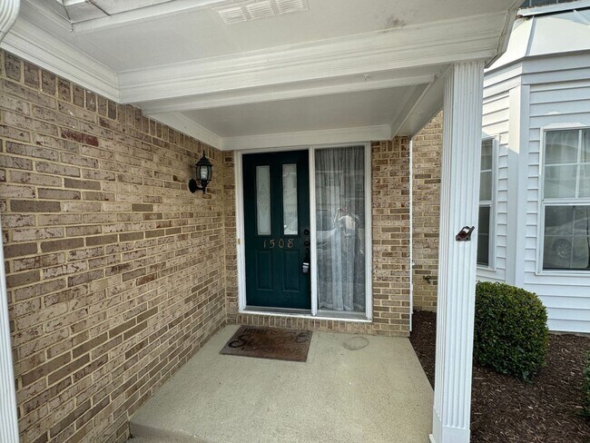 Foto del edificio - Introducing a beautiful townhouse-style Condo