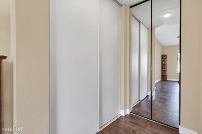 Building Photo - 2 br, 2 bath Condo - 965 Huntington Common