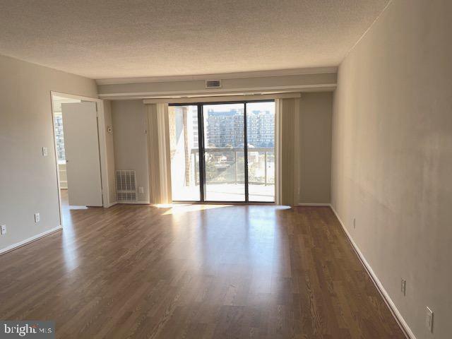 Foto del edificio - 8380 Greensboro Dr