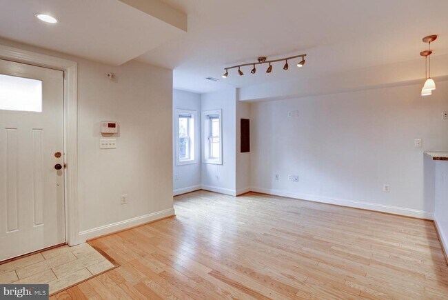 Building Photo - 18 N St NW