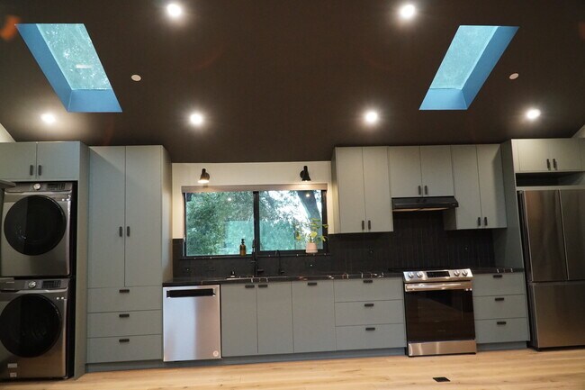 Building Photo - 25980 Todd Ln