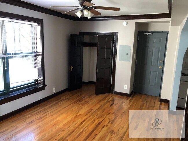 Foto del edificio - 846 W Montrose Ave