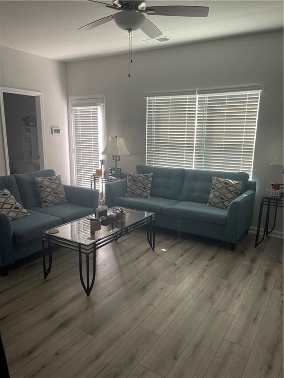 Foto del edificio - 7497 Knoll Hollow Rd