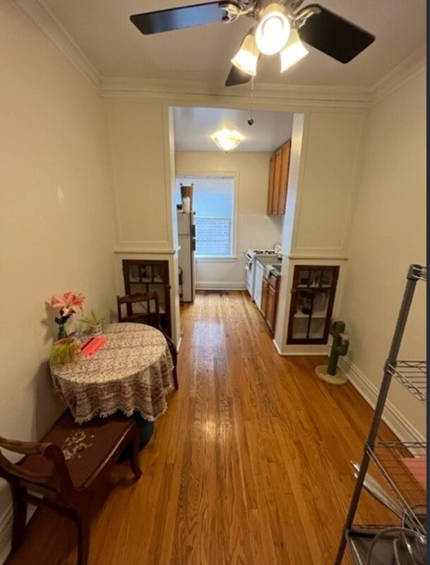 Foto del edificio - 4409 N Greenview Ave