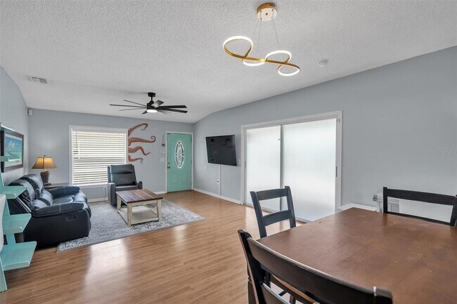 Foto del edificio - 7316 S Kissimmee St