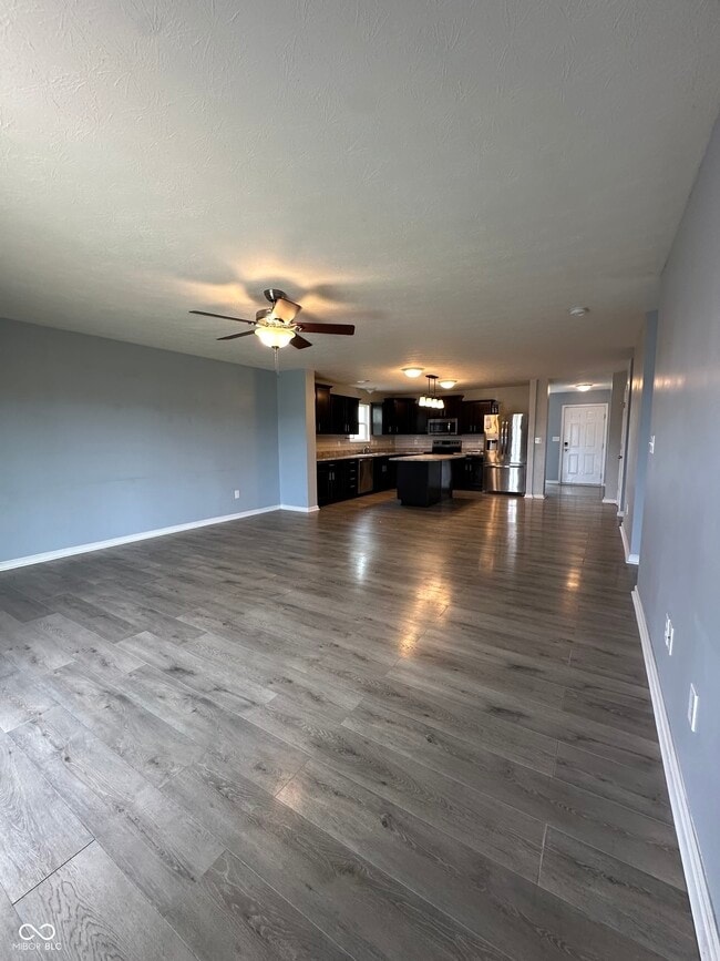 Building Photo - 972 Redwood Dr