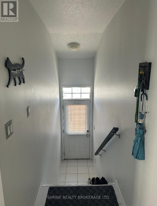 Photo du bâtiment - 3200 Singleton Ave