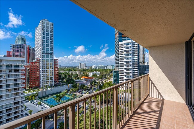 Foto del edificio - 1450 Brickell Bay Dr