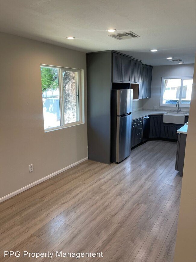 Building Photo - 2 br, 1 bath House - 1103 E Fremont Dr