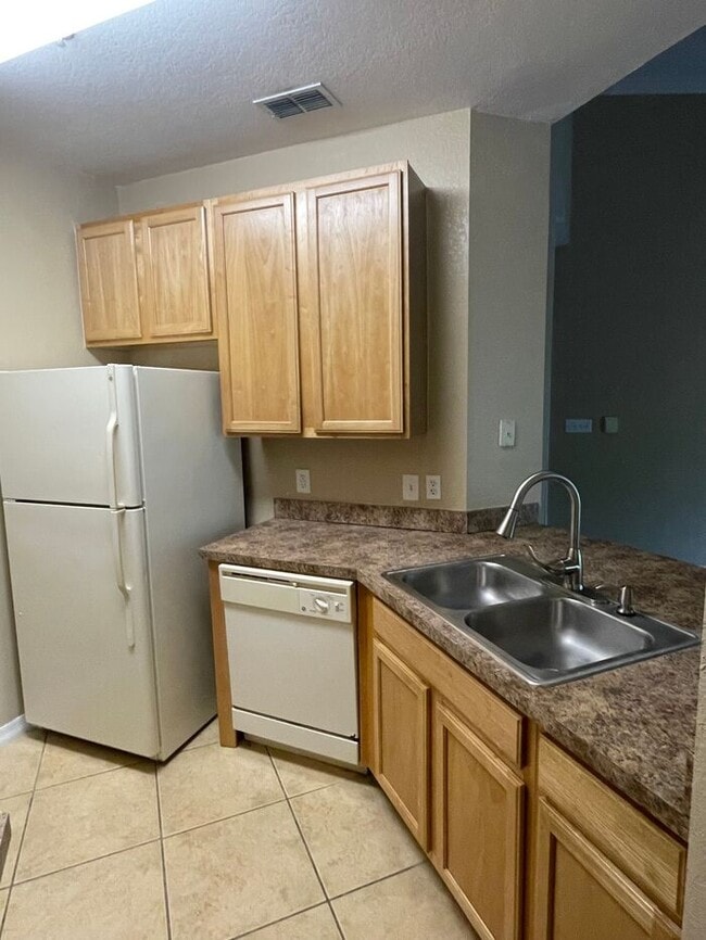 Building Photo - Beautiful one-bedroom condominium in the d...