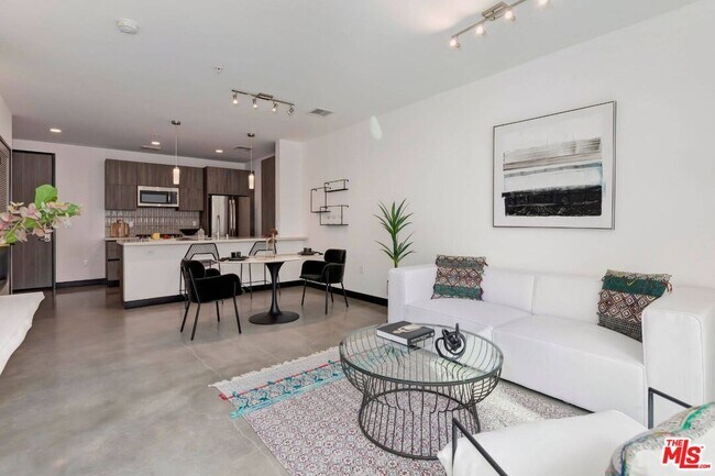 Foto del edificio - 525 Wilton Pl