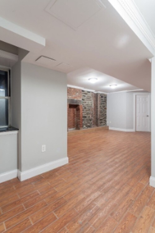 Foto del edificio - 323 E 10th St