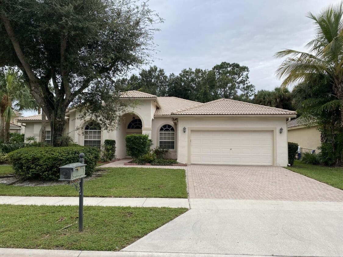Foto principal - 15385 Whispering Willow Dr