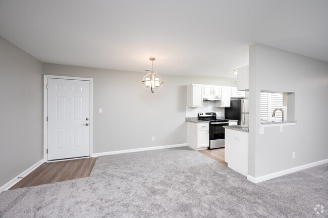 2BR, 2BA - 1,036SF - Dining Area / Kitchen - Arbor Lakes Apartments