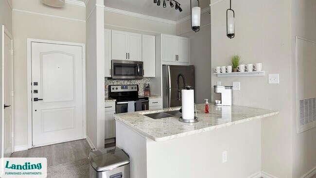 Building Photo - 6101 N Riverside Dr