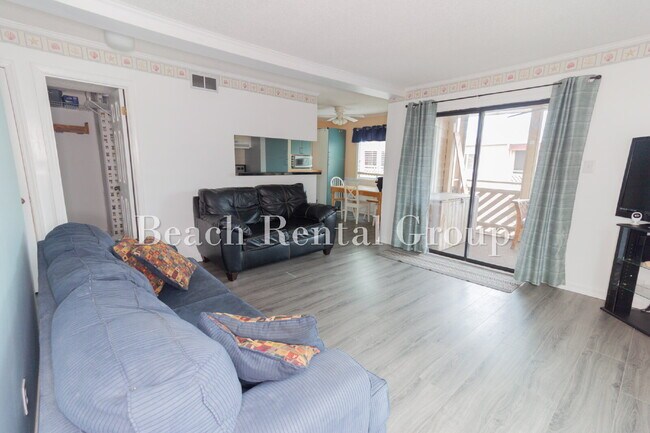 Foto del edificio - Furnished or Unfurnished Condo blocks from the beach