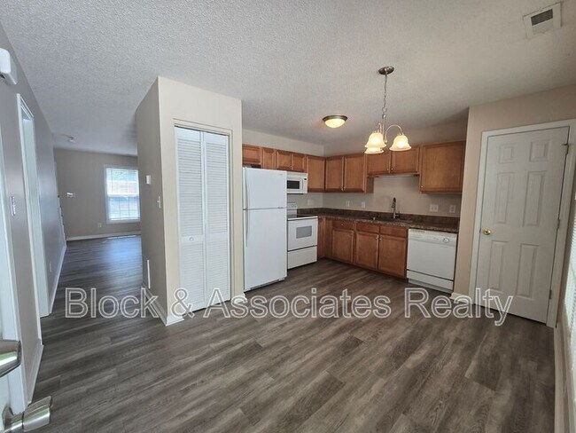 Foto del edificio - 108 Maple Grove Ct