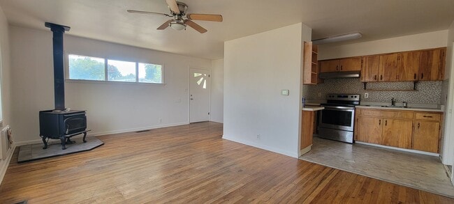 Building Photo - 3 Bedroom 1 Bath Home