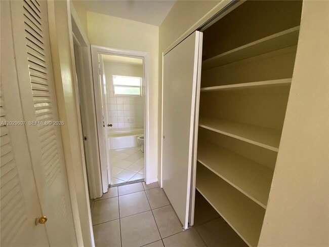 Foto del edificio - 2400 NE 188th St