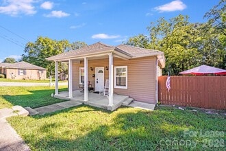 Building Photo - 301 S Mountain St