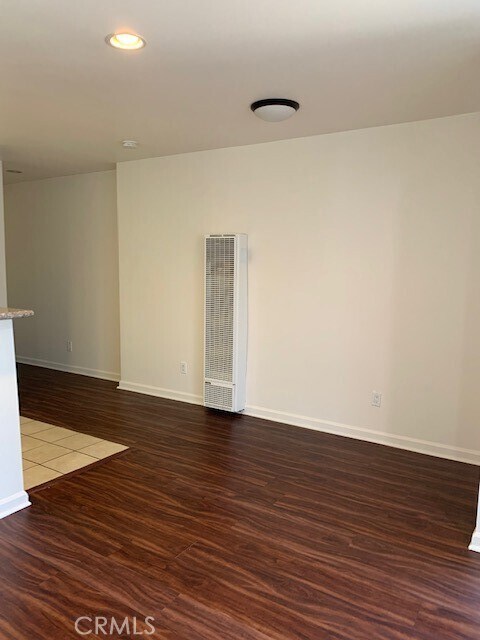 Building Photo - 1110 W 54th St