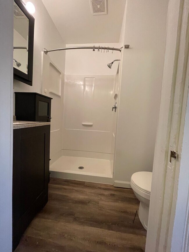 Foto del edificio - 2 Bedroom Apartment on the Northside